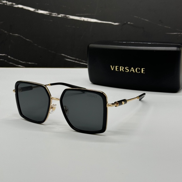 NEW MOD 2261 1002/87 VERSACE BLACK OVERSIZED VE2261 100287 WOMEN SUNGLASSES - Picture 1 of 10